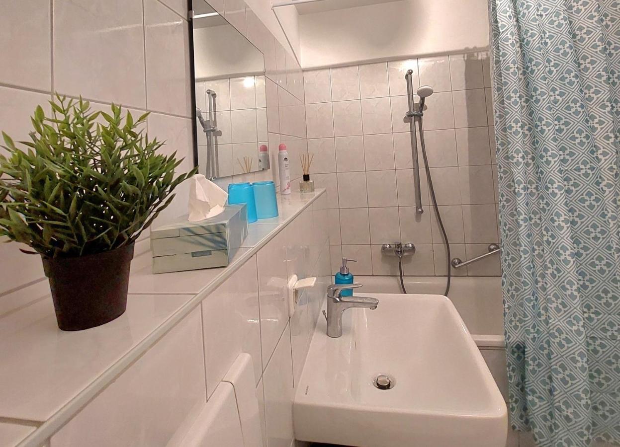 Moderne Wohnung Mit Vollausstattung In Ruhiger Lage, W-Lan Grossrohrsdorf Buitenkant foto